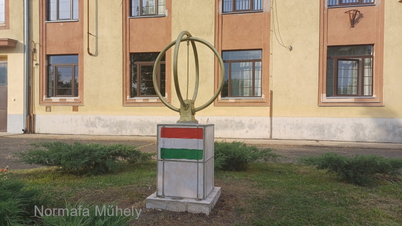 100