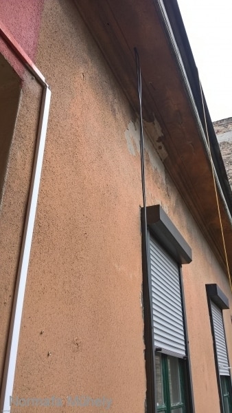 Tető deszkázaton átvezetés
